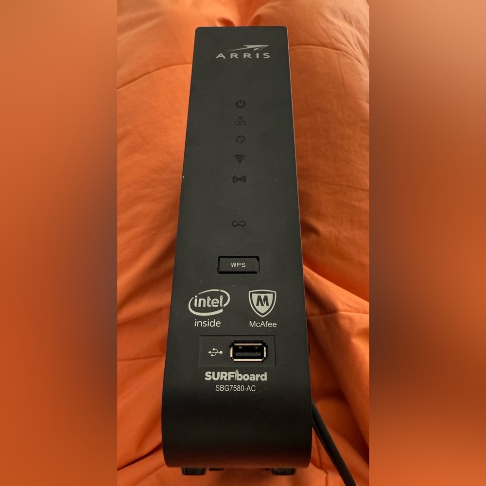 ARRIS SURFboard Black Modem SBG7580-AC - Picture 2 of 3